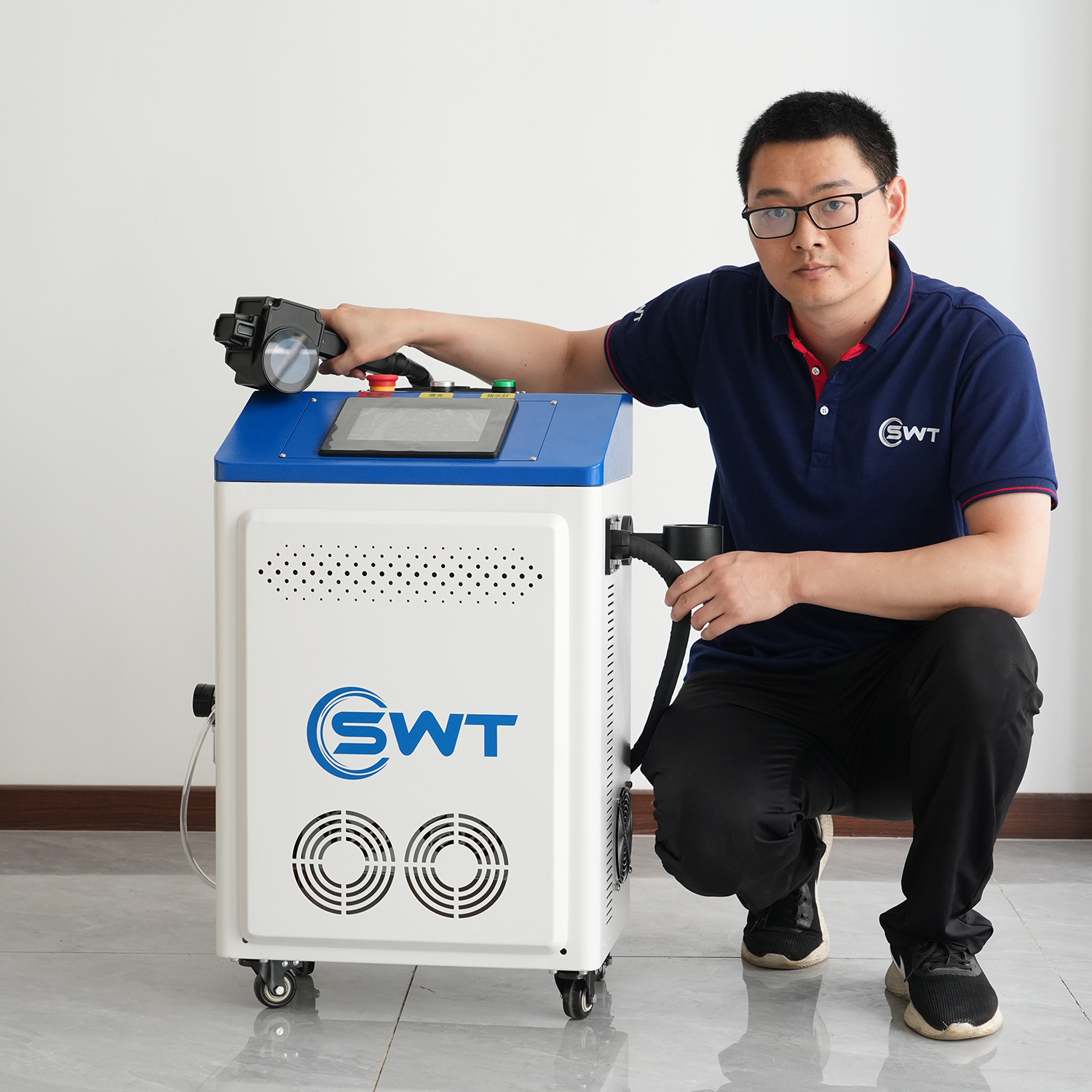 Portable Laser Rust Removal - 300W JPT Suitcase Mopa Pulse Laser